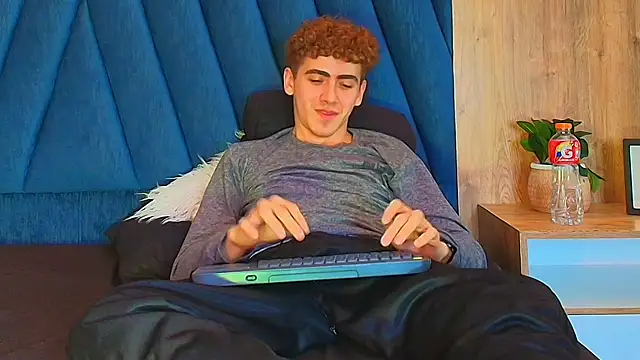 הופעת וובקאם של Tyler_Mcrey