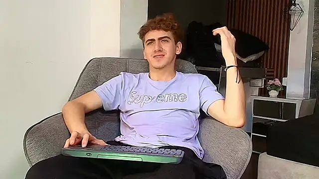 Tyler_Mcrey Show in webcam