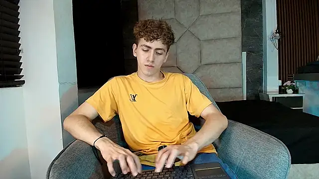 Tyler_Mcrey Webcam-Show