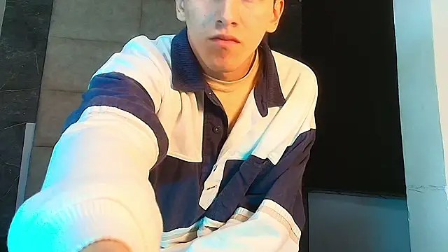Tyler_Mcrey Show in webcam