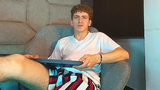 Tyler_Mcreyのウェブカメラショー