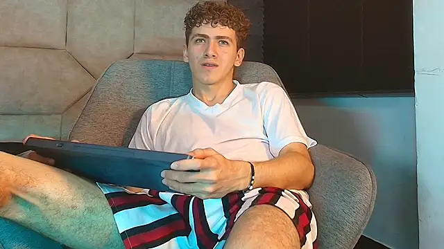 הופעת וובקאם של Tyler_Mcrey