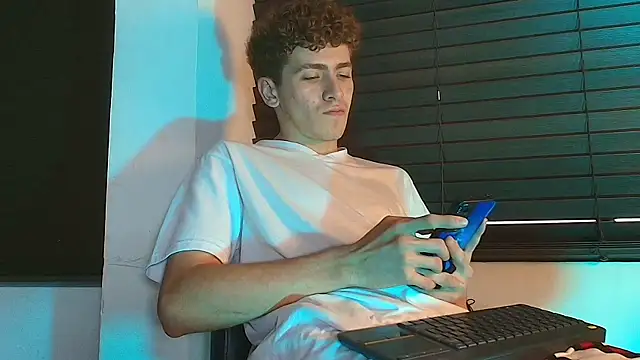 הופעת וובקאם של Tyler_Mcrey