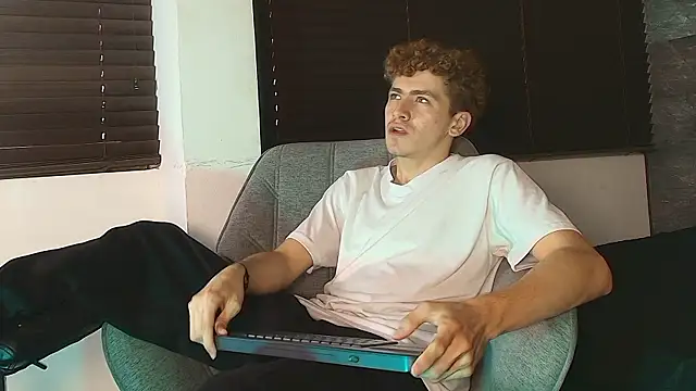 הופעת וובקאם של Tyler_Mcrey