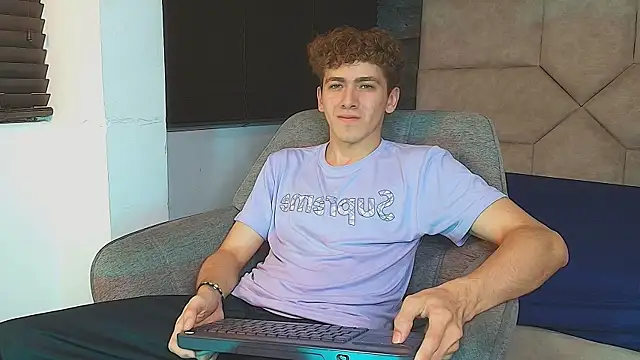 Show modela Tyler_Mcrey na web-kameri