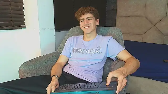 הופעת וובקאם של Tyler_Mcrey