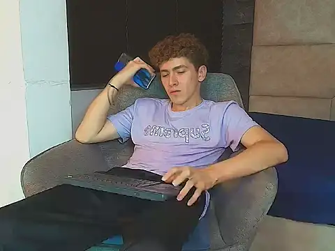 הופעת וובקאם של Tyler_Mcrey