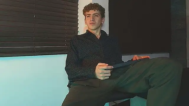 Tyler_Mcreyのウェブカメラショー