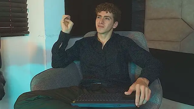הופעת וובקאם של Tyler_Mcrey