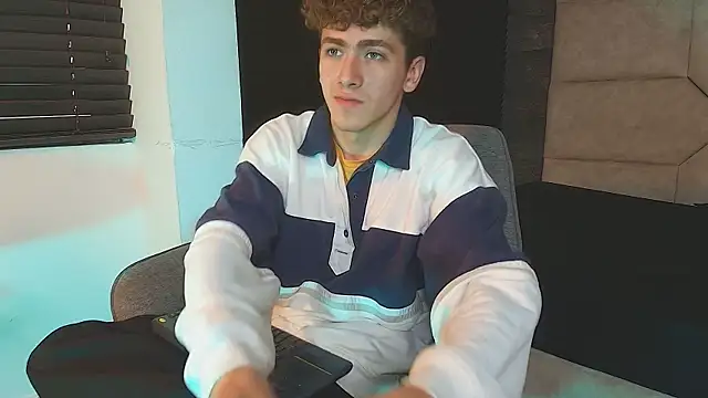 Tyler_Mcrey: вебкам-шоу
