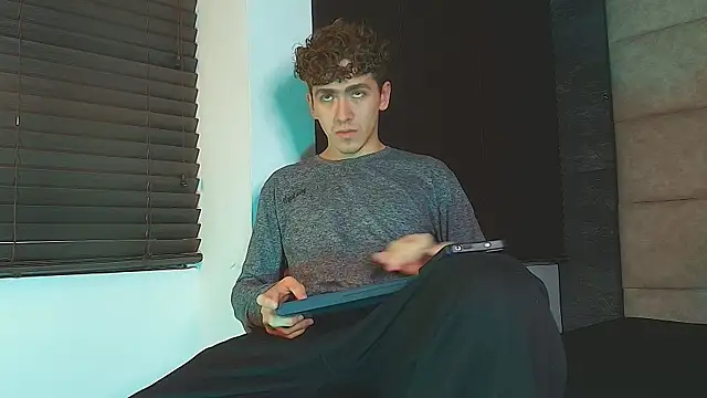 Tyler_Mcreyのウェブカメラショー