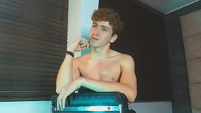 Pertunjukan Kamera Web Tyler_Mcrey
