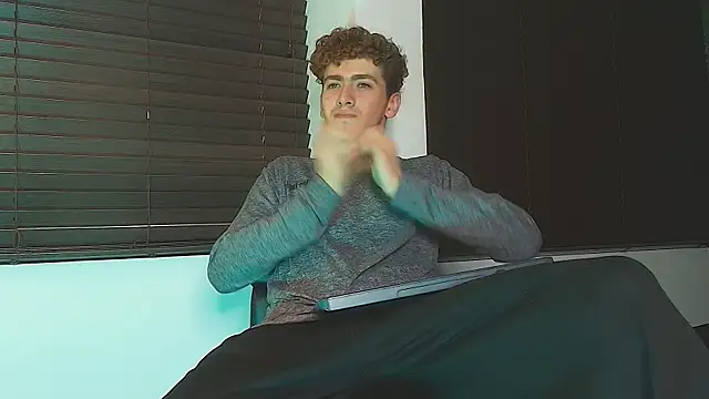 Tyler_Mcrey Show in webcam