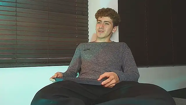 Tyler_Mcreyのウェブカメラショー