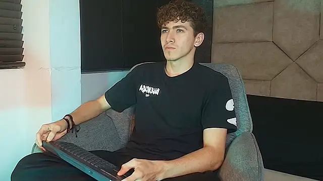 Tyler_Mcrey Webcam-Show