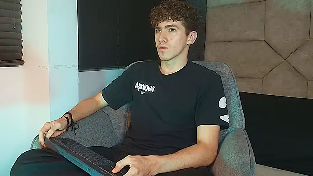 Tyler_Mcrey Webcam-Show
