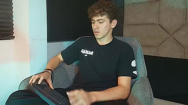Tyler_Mcrey Show Webcam