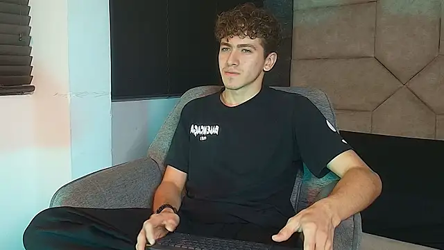 Tyler_Mcrey 在線直播表演