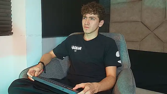 Tyler_Mcrey's Webcam Show