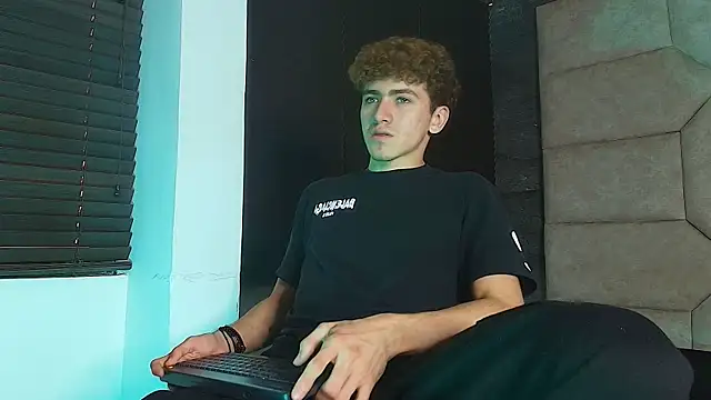 Tyler_Mcrey Show Webcam