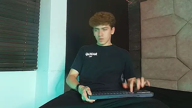 Pokazy przed kamerką – Tyler_Mcrey