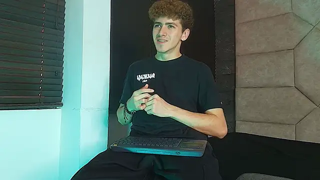 Tyler_Mcrey Adlı Modelin Web Kamerası Şovu