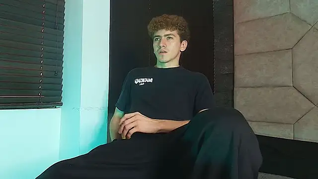 Tyler_Mcreyのウェブカメラショー