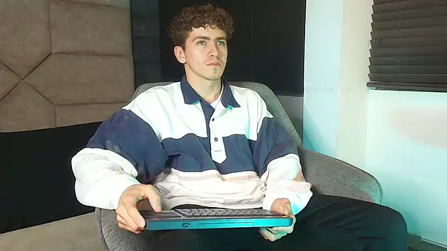 הופעת וובקאם של Tyler_Mcrey