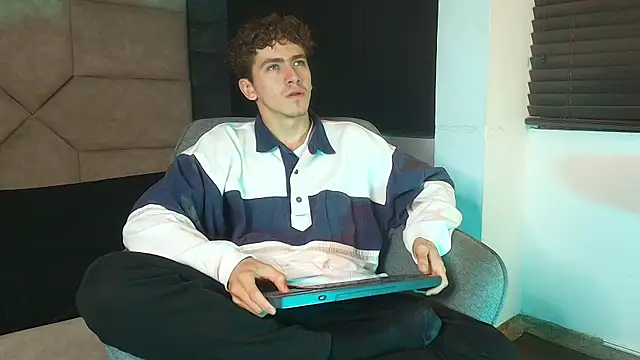 Tyler_Mcreyのウェブカメラショー