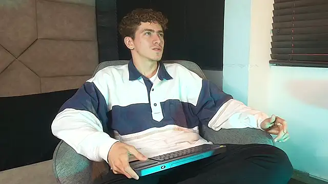 Tyler_Mcrey: вебкам-шоу
