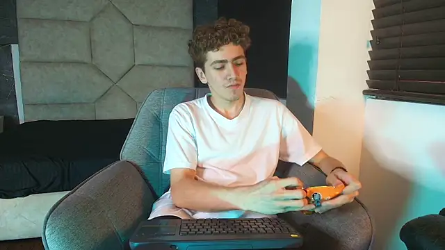 Tyler_Mcrey 在線直播表演