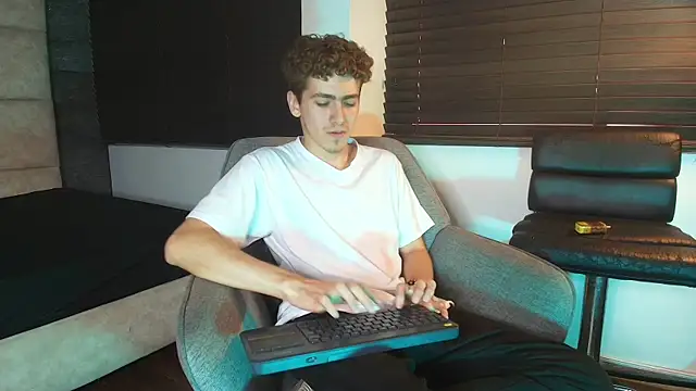 Tyler_Mcrey Webcam-Show