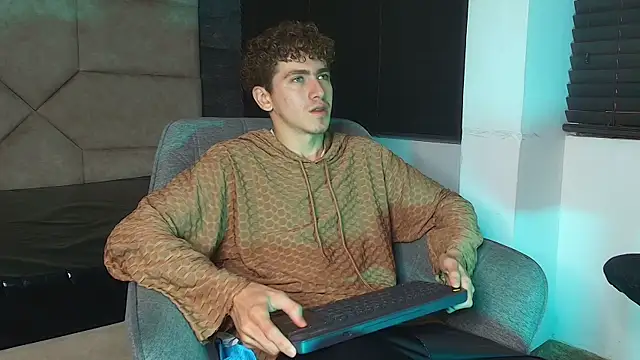 Tyler_Mcrey: вебкам-шоу