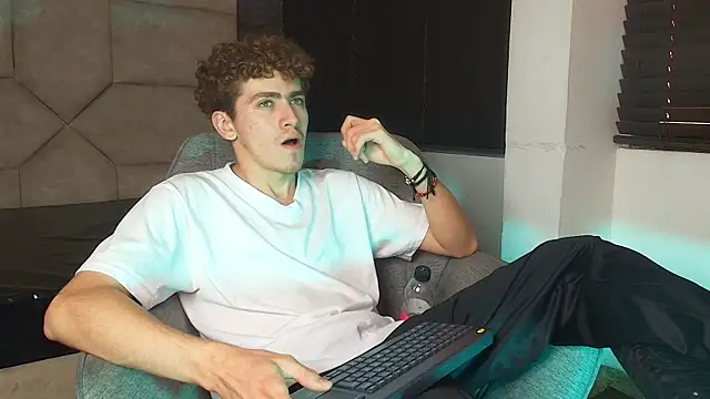 Tyler_Mcreyのウェブカメラショー