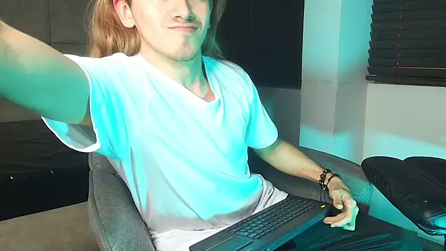 Tyler_Mcreyのウェブカメラショー