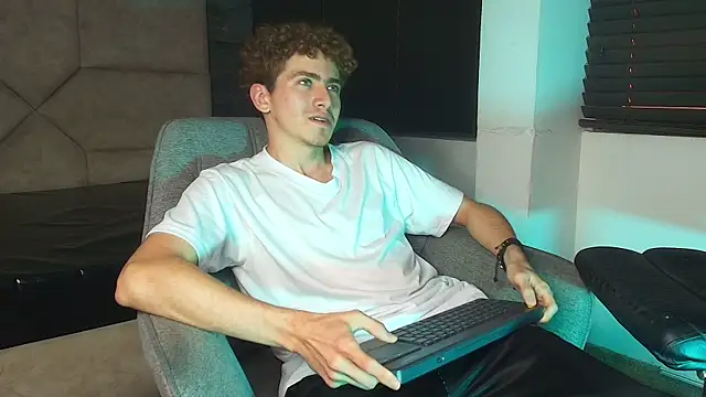 Tyler_Mcrey Webcam-Show