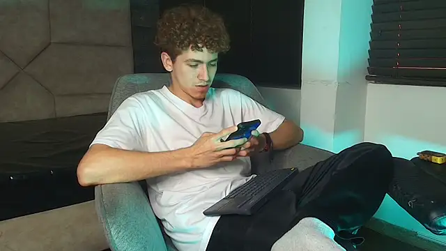 Tyler_Mcreyのウェブカメラショー