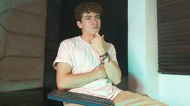 Tyler_Mcrey Show Webcam