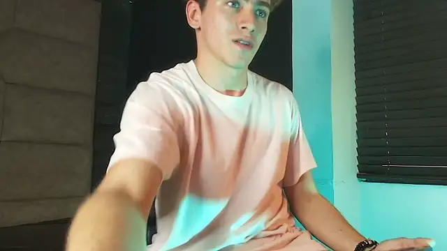 Tyler_Mcreyのウェブカメラショー