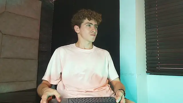 Tyler_Mcreyのウェブカメラショー