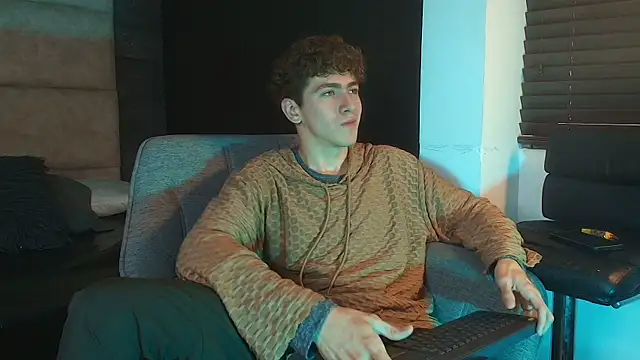 Tyler_Mcreyのウェブカメラショー