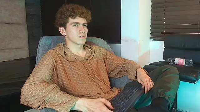 Tyler_Mcreyのウェブカメラショー