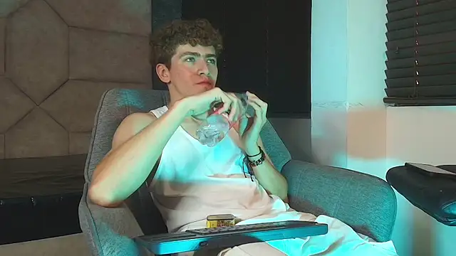 Tyler_Mcrey 在線直播表演