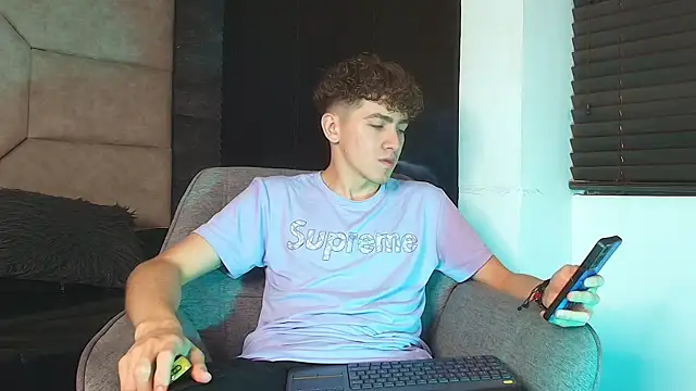 Tyler_Mcreyのウェブカメラショー