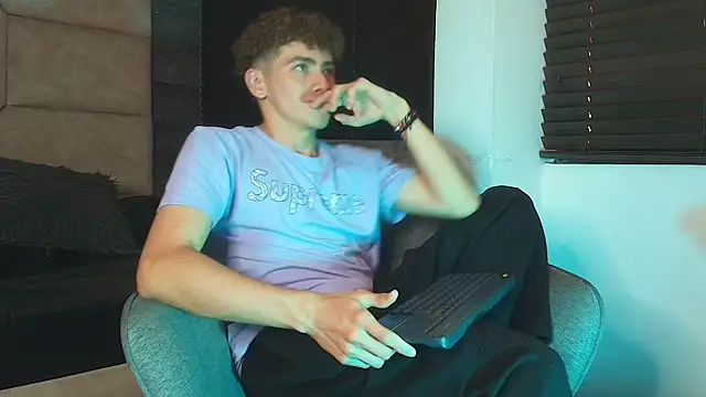 Tyler_Mcrey's Webcam Show