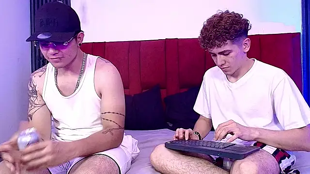 Show modela Tyler_Mcrey na web-kameri