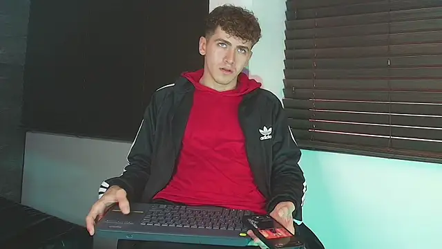 הופעת וובקאם של Tyler_Mcrey