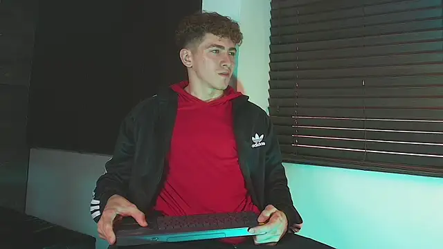 Tyler_Mcreyのウェブカメラショー