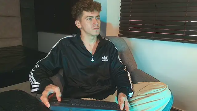 הופעת וובקאם של Tyler_Mcrey