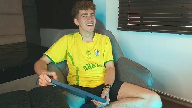 Show modela Tyler_Mcrey na web-kameri